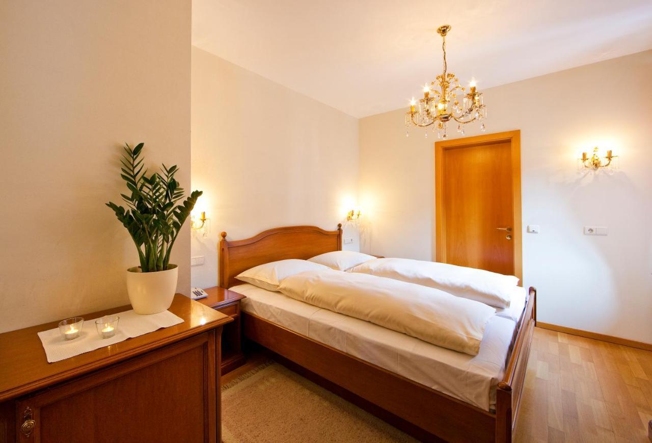 Hotel Elefant Ora / Auer Extérieur photo