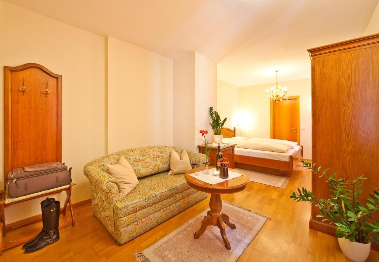 Hotel Elefant Ora / Auer Extérieur photo