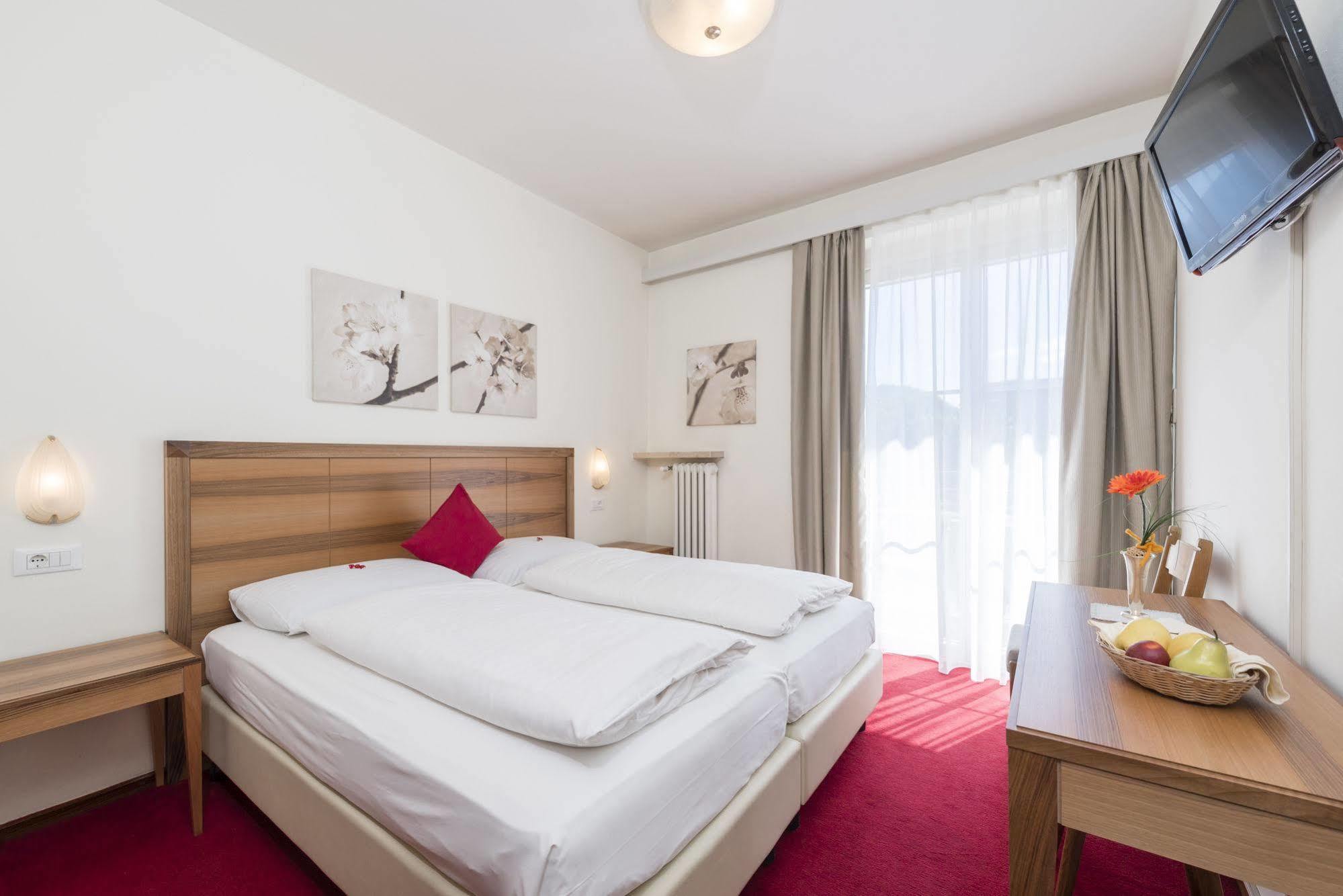 Hotel Elefant Ora / Auer Extérieur photo