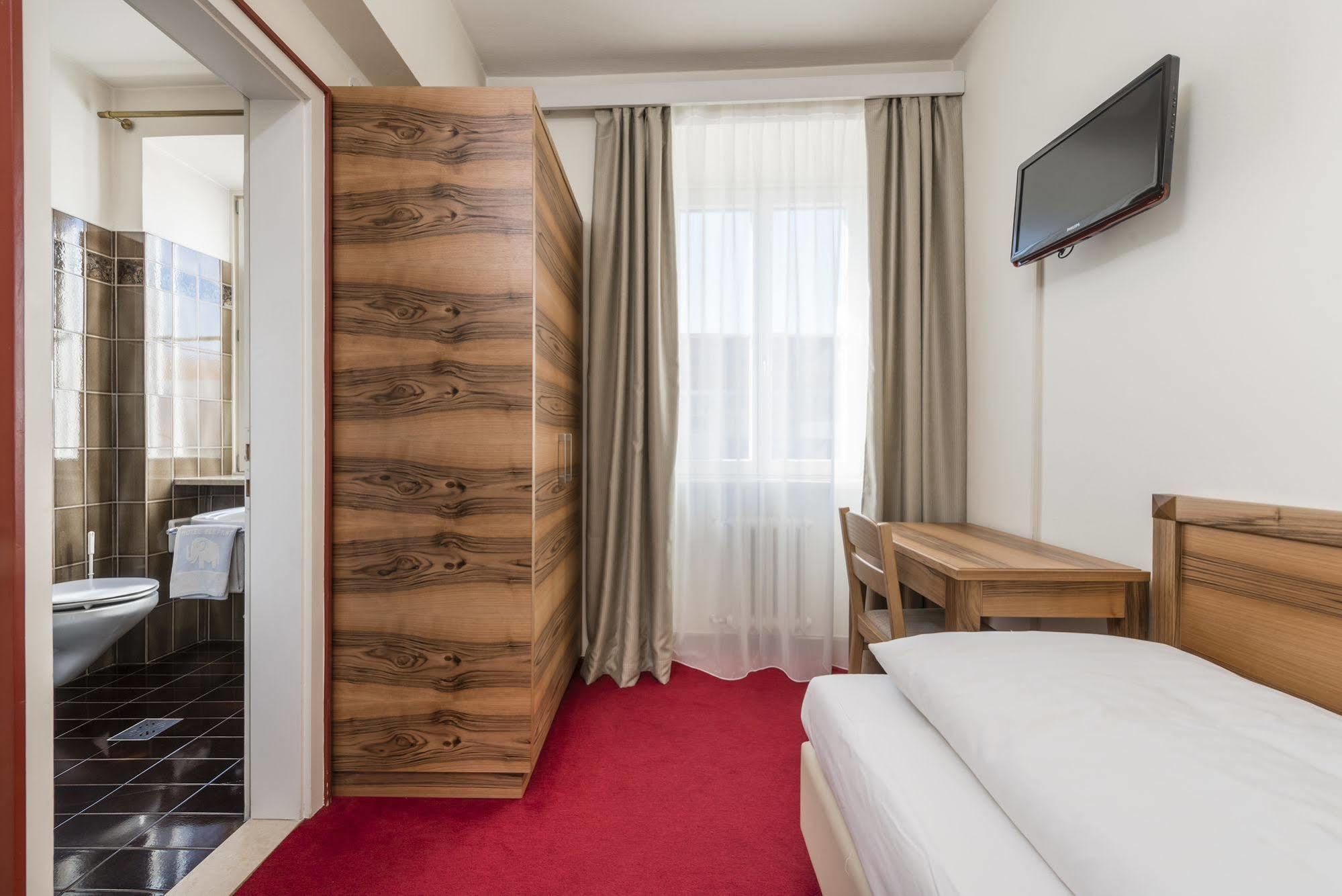 Hotel Elefant Ora / Auer Extérieur photo