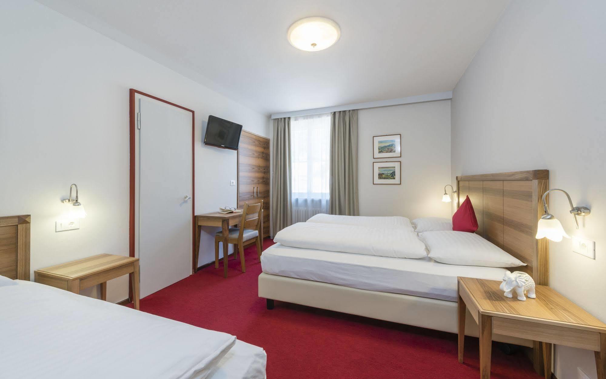 Hotel Elefant Ora / Auer Extérieur photo