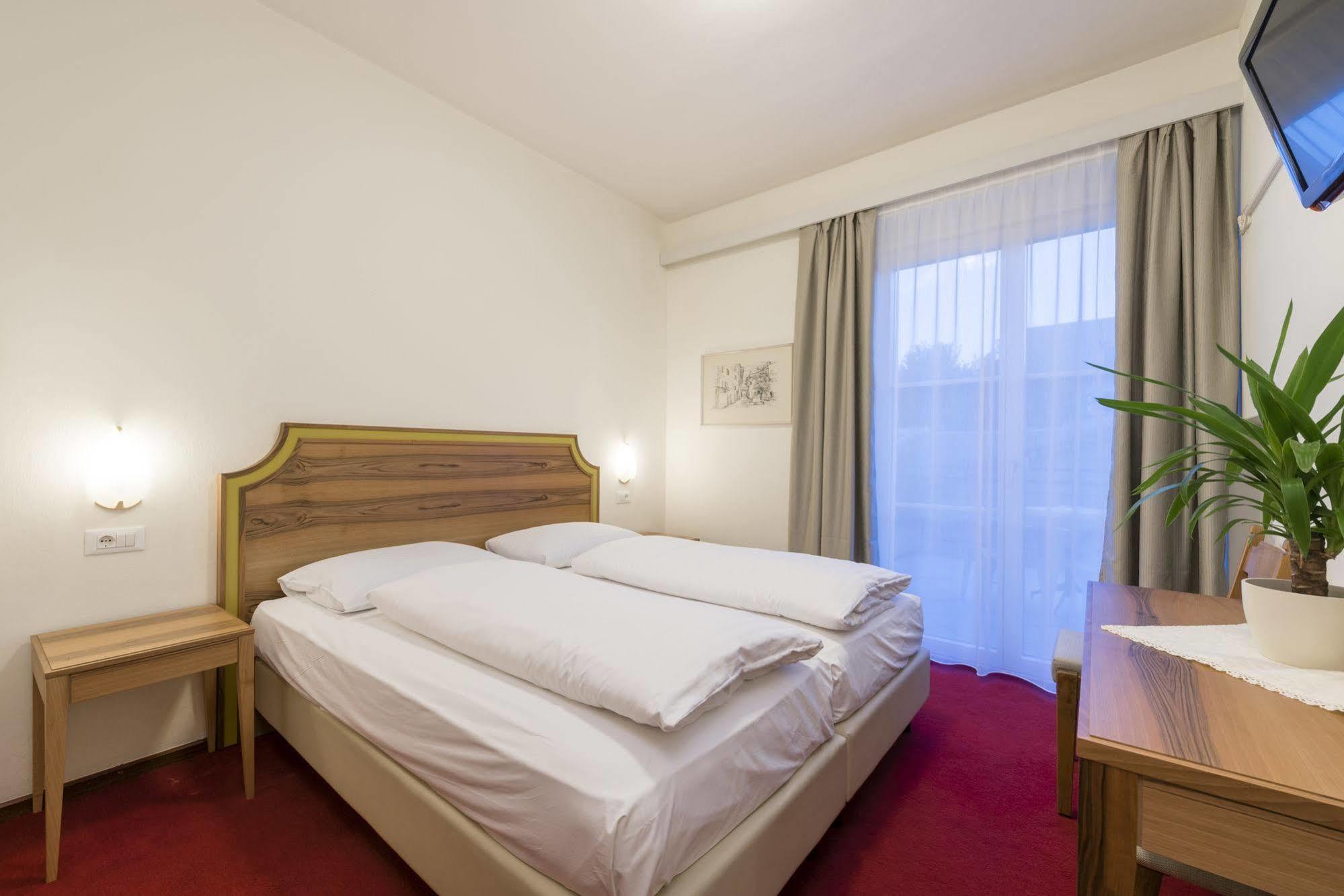 Hotel Elefant Ora / Auer Extérieur photo